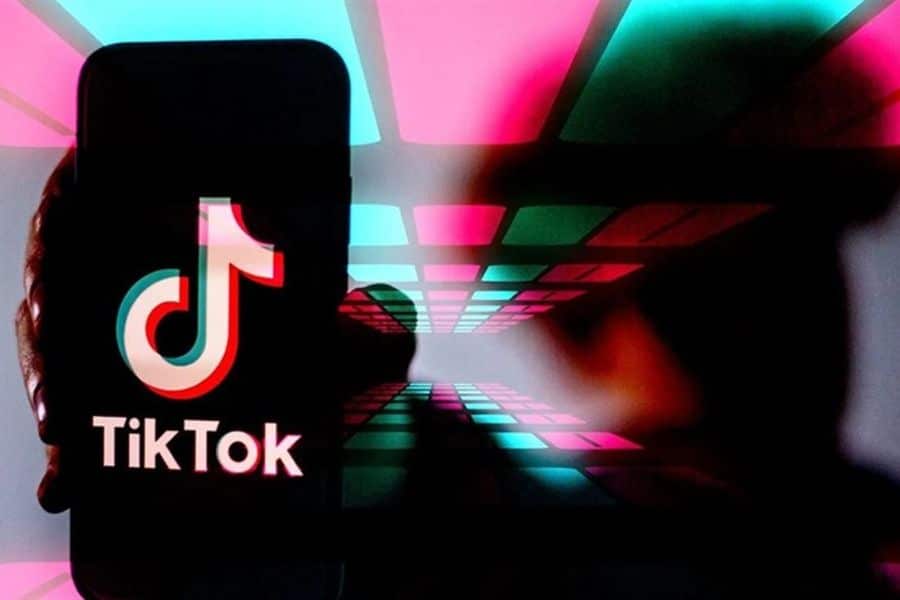 Xem trang TikTok của người khác có bị phát hiện không?